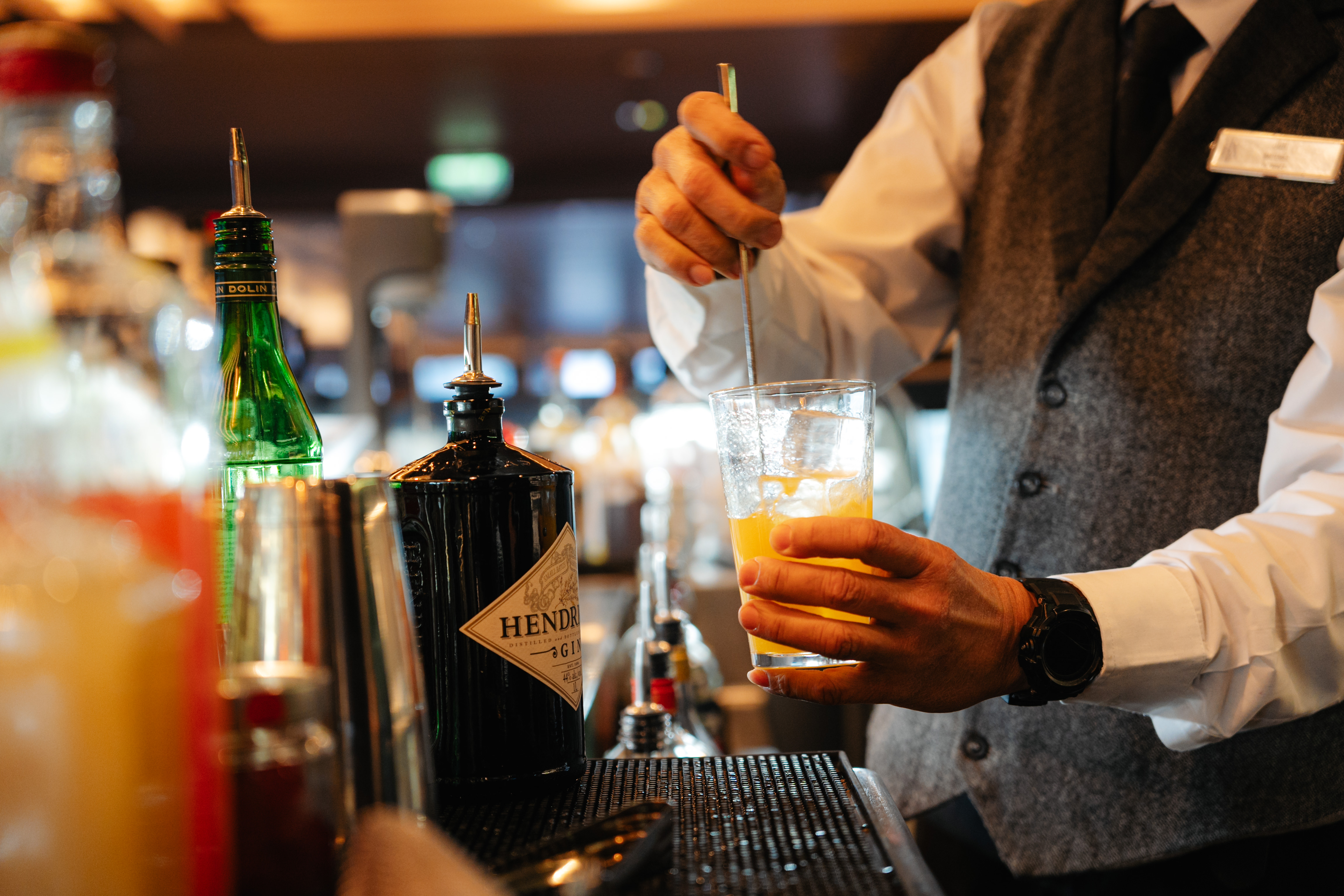 MS Roald Amundsen - Explorer Lounge & Bar